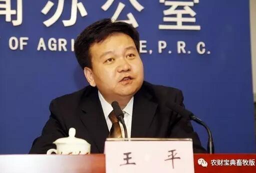 业部市场与经济信息司副司长王平介绍情况