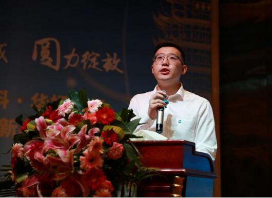 高科董事长_尚朋高科董事长的照片(2)